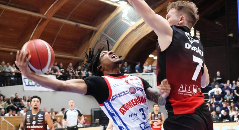 Kontroll vagy kockázat? – Elijah Hawkins Pakson