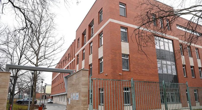 Bezárt egy belgyógyászati emelet a Bajcsy kórházban, máshova viszik a betegeket