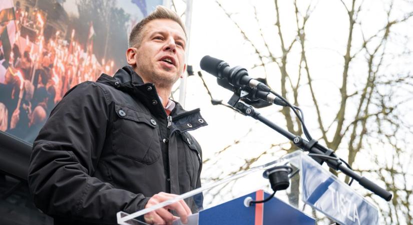 A Tisza Párt hangosbemondón fogja játszani Lázár WC-takarító cigányokról szóló szavait országszerte