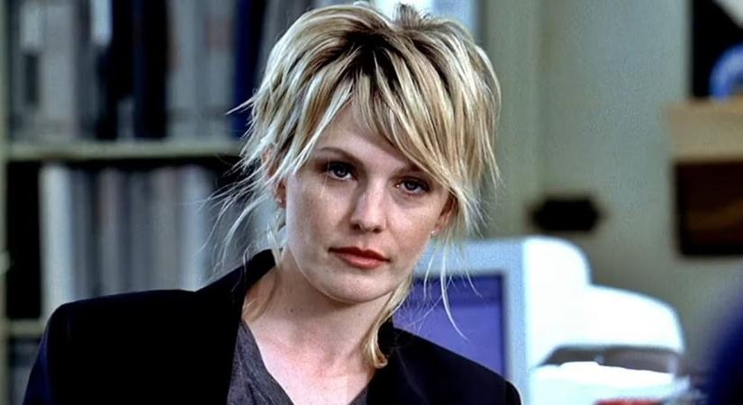 Ő volt a Döglött akták dögös szőke nyomozója – Így fest 56 évesen a színésznő