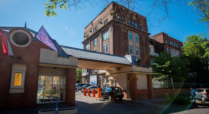 Egyből meghalt egy beteg, miután kiugrott a Bajcsy-Zsilinszky kórház második emeletéről