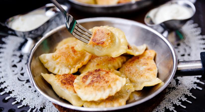 Belül szaftos, kívül ropogós: így készül a legfinomabb húsos pirog – recept