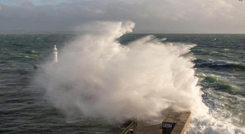 Hatalmas károkat okozott Nagy-Britanniában a Chandra vihar