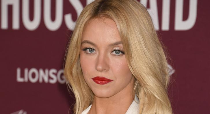 Saját magán mutatta be Sydney Sweeney új fehérnemű márkája keveset takaró darabjait