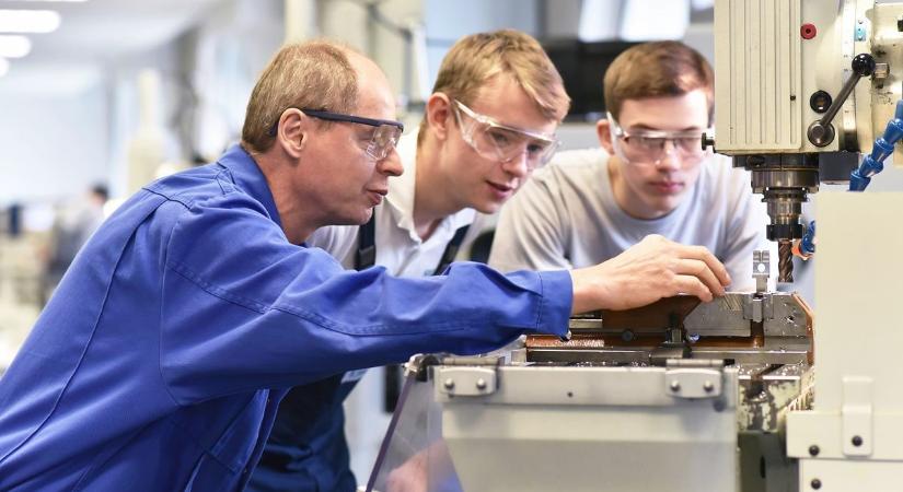 Szakmát tanulsz és duális képző helyet keresel? Tanműhelyi környezetben szeretnéd elsajátítani a szakma alapjait? Akkor a legjobb választás a KVGY Kft. – TARTOZZ KÖZÉNK!