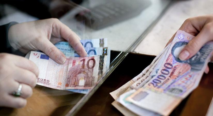 Friss árfolyamok: Nagyot ment a forint csütörtök reggel