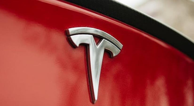 Leállítja Model X és Model S autói gyártását is a Tesla
