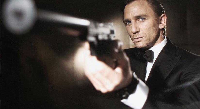 James Bond elavult mobillal menti meg a világot következő filmjében