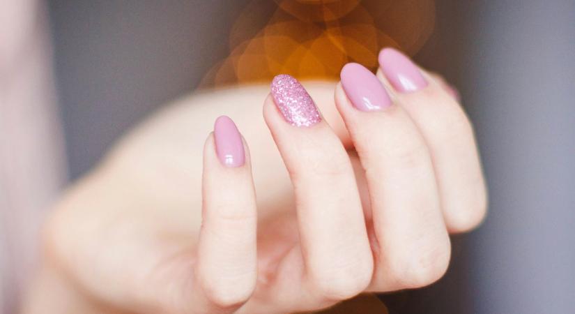 Könnyen kopik és pattogzik? Ha így csinálod, tényleg tartós lesz a körömlakk