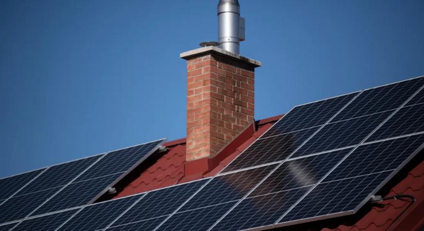 Több ezer lakossági napelemes projekt került veszélybe a lassú adminisztráció miatt