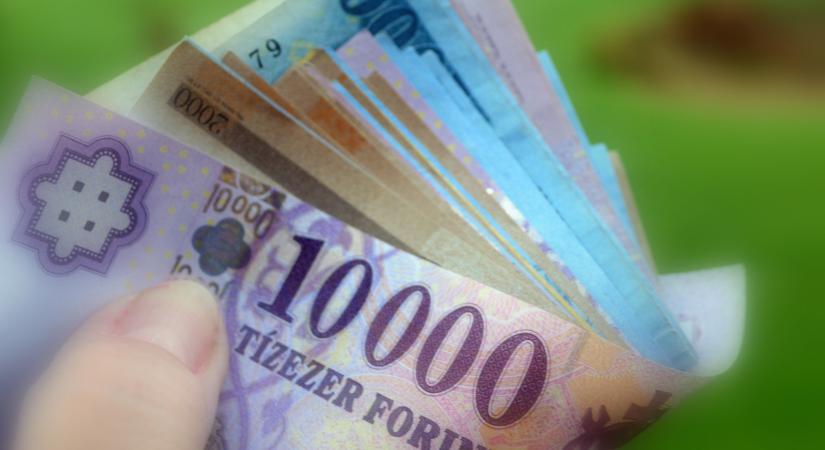 Nagy Márton bejelentette: nagyobb béremelés jön a Magyar Postánál