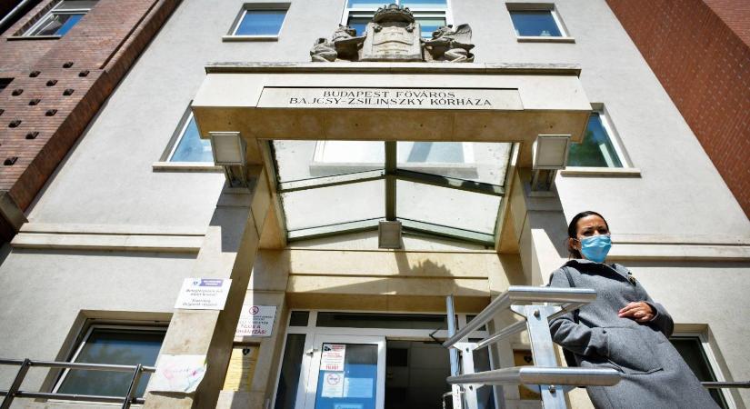 A budapesti Bajcsy kórházban lezártak egy teljes emeletet, a betegeket más osztályokon helyezik el