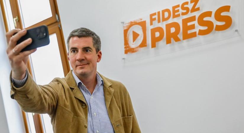 Hiába a tiltás, a Fidesz frakciója aktívan hirdet a Facebookon