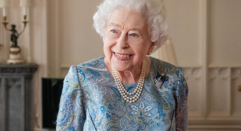 Erzsébet királynő nem gondolta túl – ezzel a 3 szóval reagált a protokollt megszegőknek