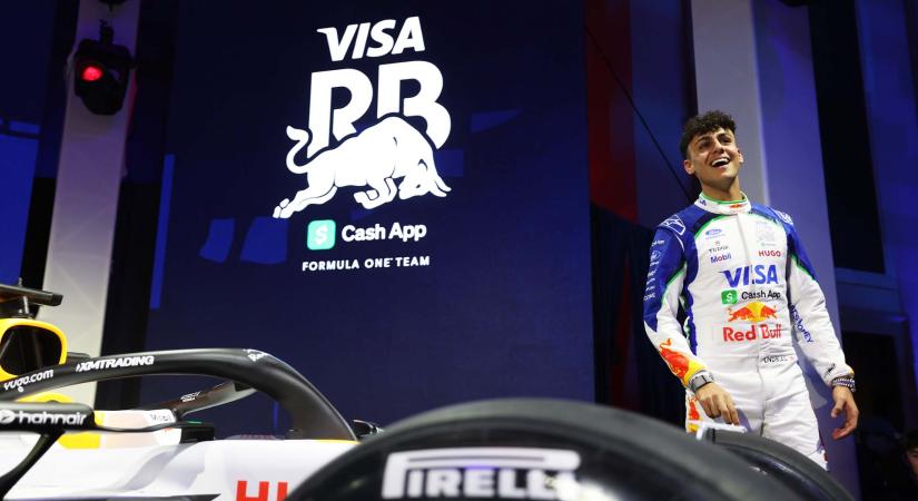 Problémamentes bemutatkozás: Lindblad jelentős körszámmal debütált a Racing Bulls új autójával