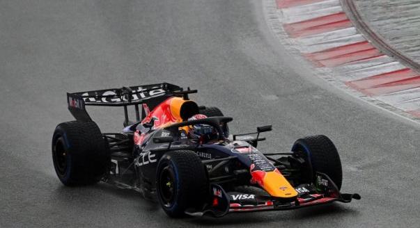 Alkatrészekre vár, holnap tesztel a Red Bull