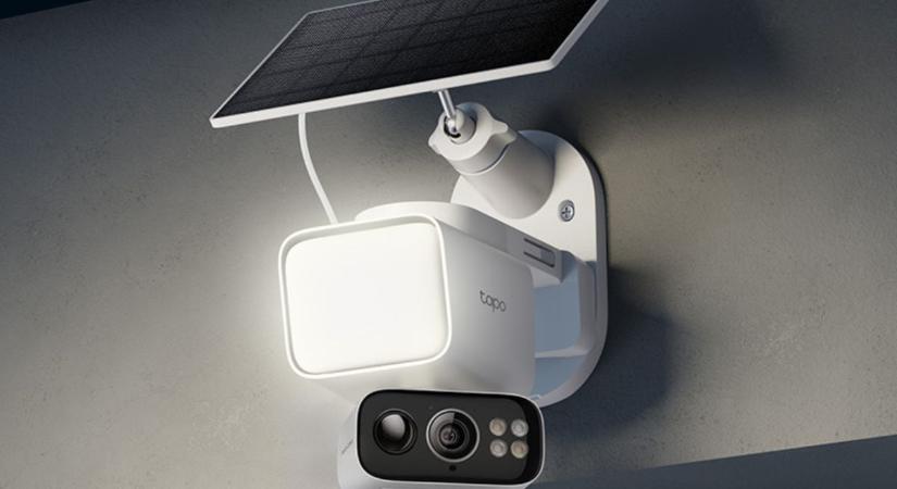 Reflektort is kapott a Tapo napelemes kültéri biztonsági kamerája, ami forgatható kivitelben érkezik