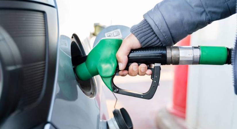 Péntektől így alakul a benzin ára a kutakon: a gázolajról is megszólaltak a szakemberek