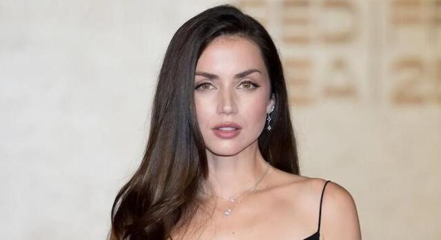 Megszállott rajongó csinálja a cirkuszt Ana de Armas új fitneszes pszichothrillerében