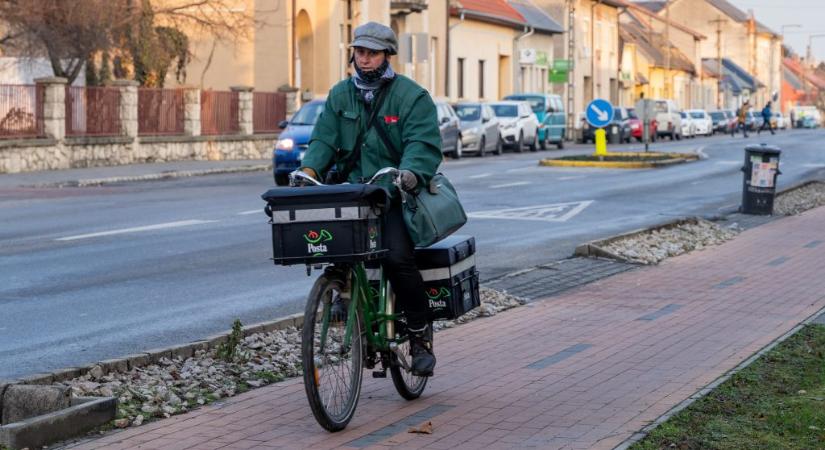 Nagy Márton bejelentette, a megállapodottnál magasabb béremelést kapnak a postások