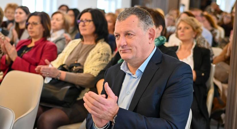 Tízmillió forintnyi segítség érkezik az abonyi gyerekeknek