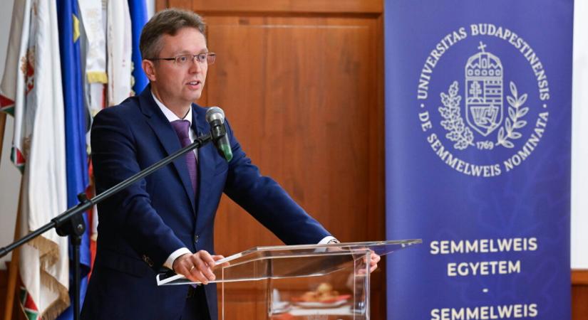 Hankó Balázs: A felsőoktatásba is be kell vezetni a szakképzési duális rendszert