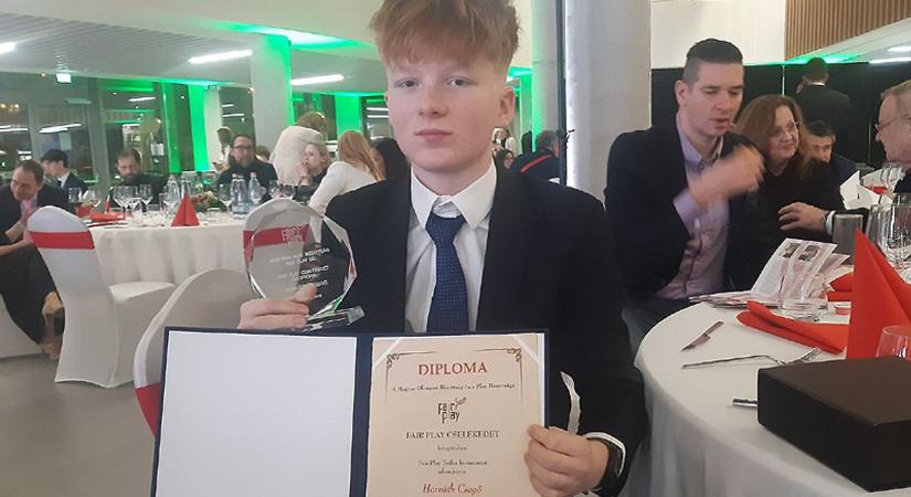 Díjazták nemes cselekedetért