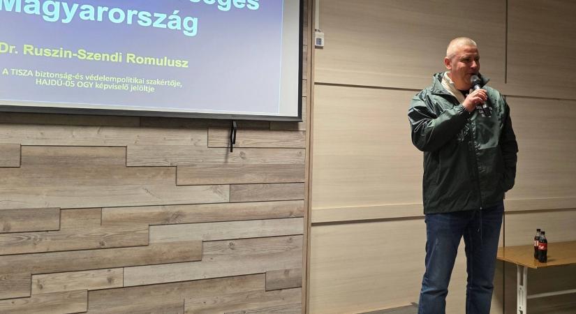 Fideszes fellegvárban cáfolta a kormányzat állításait Ruszin-Szendi Romulusz