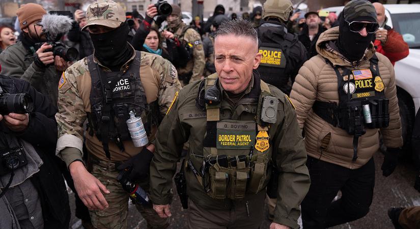 Vékony jégen táncol Trump maszkos hadserege – a náci stílusú parancsnok az első áldozat?