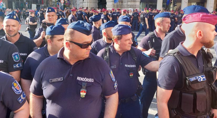 Január végén utalja a kormány a hat havi fegyverpénzt