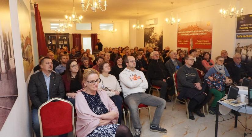 Könyvek, múlt és közösségépítés Tornán