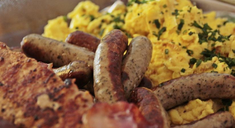 Hagyományőrző disznóvágás Gyirmóton – egész napos programmal, élő rádiós bejelentkezésekkel