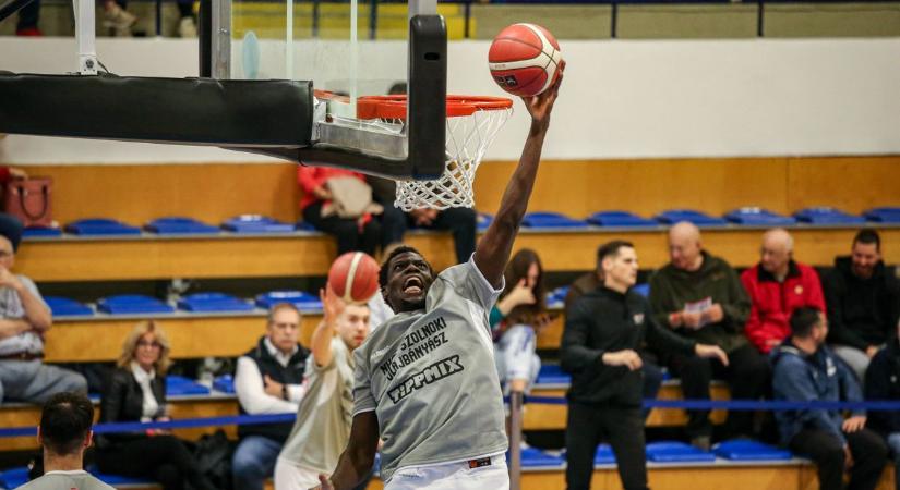 A Jászberényhez került az Olajbányász centere.