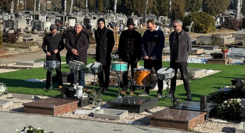 Bräutigam Gábor temetésén felsorakozott a Kispál és a Borz összes eddigi dobosa