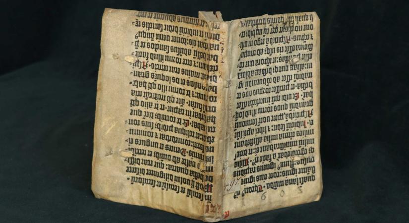 Gutenberg 36 soros Bibliájának ritka töredékét azonosították a nemzeti könyvtárban