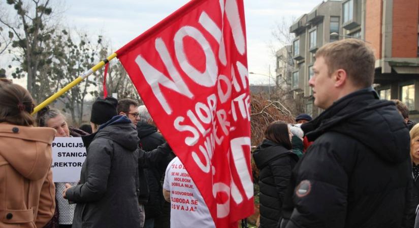 A kibővített szenátus többségének a neve szerepel a haladók támogatóinak a listáján
