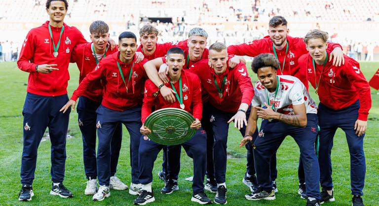 Döbbenetes nézőcsúcs: 50 ezres telt ház fogadja a milánóiakat az ifi BL-ben