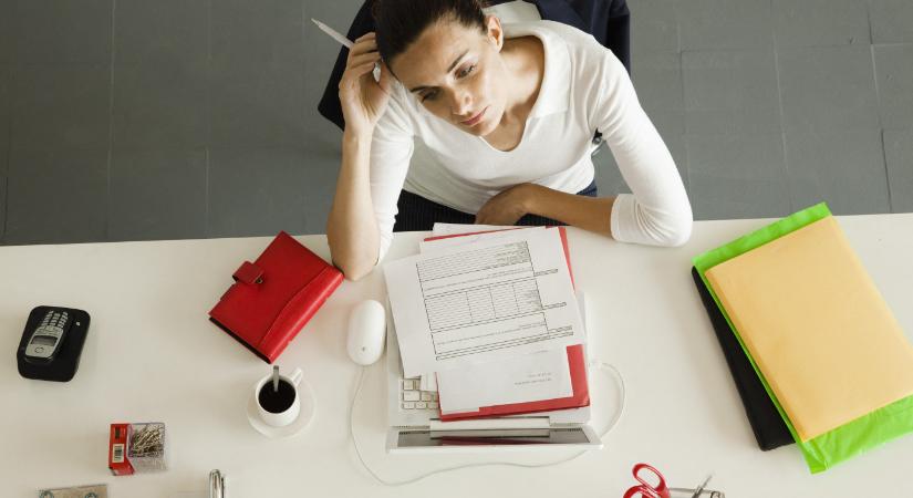 A dolgozók fele elégedetlen a bérével, a cégek kilátása is romlott