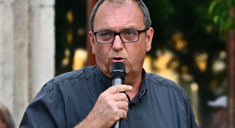 Házkutatás után bevitte a rendőrség a DK-s Mezei Zsoltot, Dunaújváros alpolgármesterét