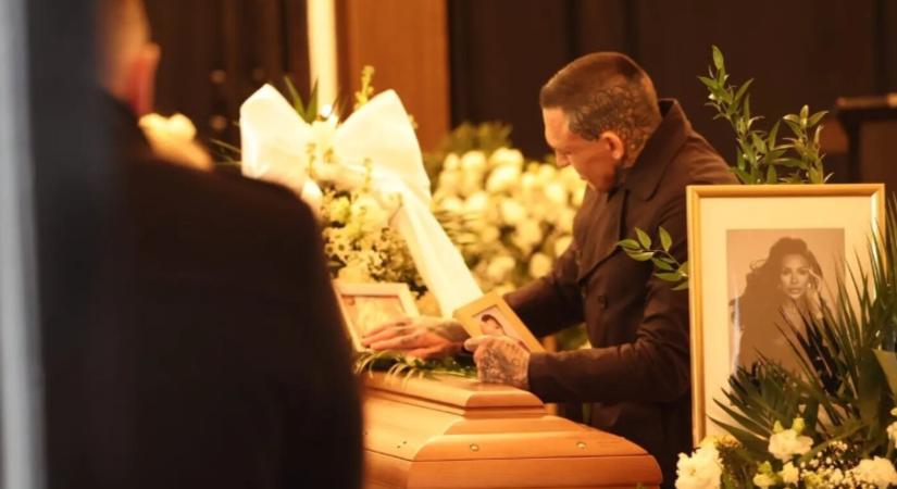 FOTÓK: Alistálon kísérték végső útjára Jákli Mónikát