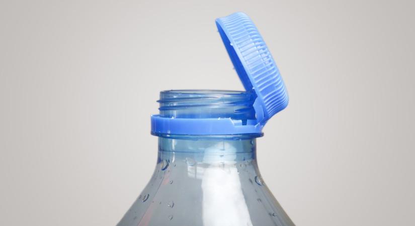 Hoppá! A PET-palackok lecsavarhatatlan kupakjai után újabb meglepetés bosszantja a vásárlókat