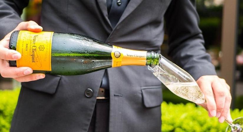 Lopott Porschék és ezer liter pezsgő: nagy fogásuk volt a fináncoknak Szabolcsban