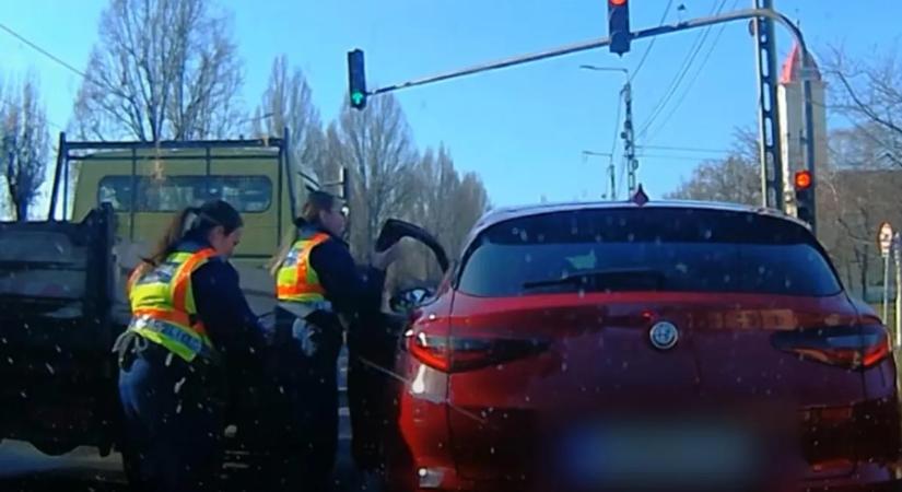 Nem vacakolt a békéscsabai rendőrnő, kirángatta a kocsijából a pofátlan sofőrt