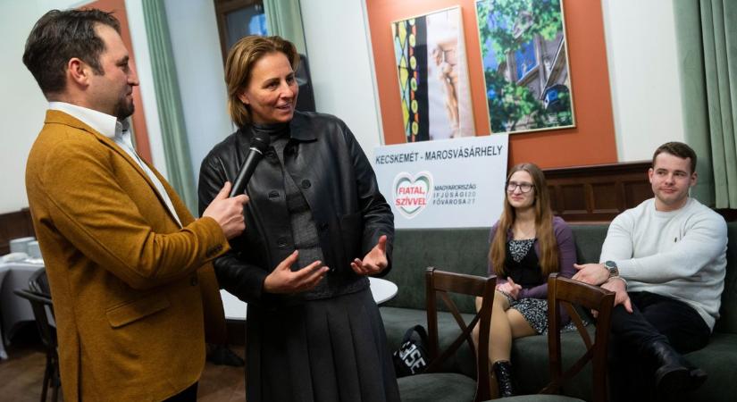 Fontos útravalót kaptak a győztes kecskeméti fiatalok a polgármestertől – fotók