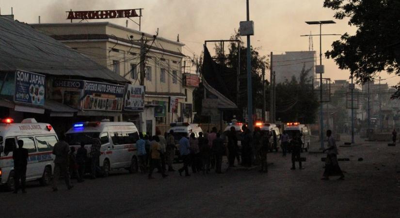 Öngyilkos merénylő robbantotta fel magát egy szomáliai hotelnél, többen meghaltak