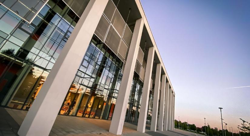 Protein feliratok üvöltenek ránk a boltban, de jó ez nekünk?