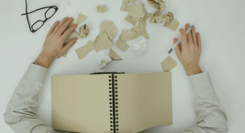 Hajlamos vagy a túlgondolásra? 3 tipp, hogy leállítsd a negatív spirált