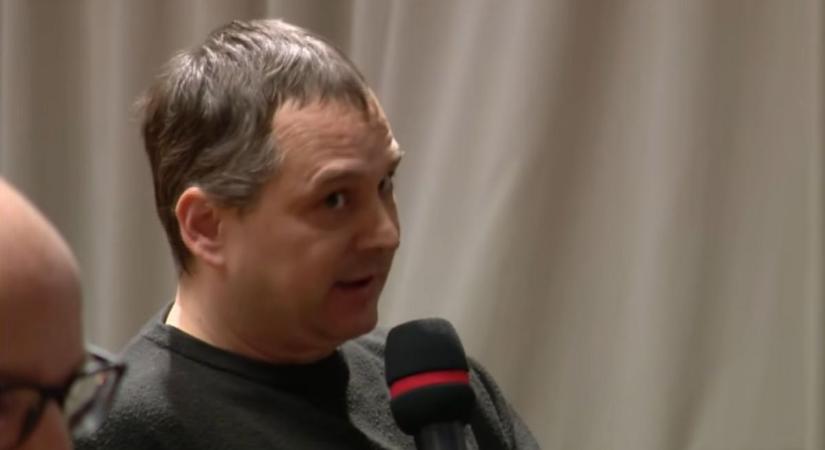 „Ööö...”: teljes üzemzavar állt be a Telex újságírójánál – Gulyás Gergely egyetlen mondattal rendezte le a helyzetet (VIDEÓ)