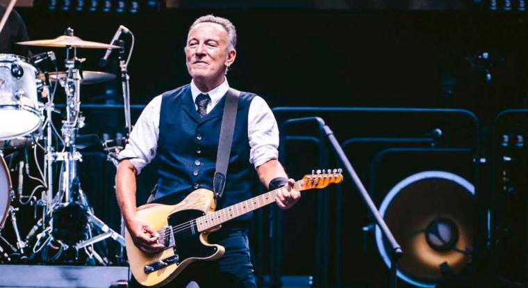 Bruce Springsteen dalban tiltakozik az ICE ellen, állami terrorról és Trump magánhadseregéről énekel