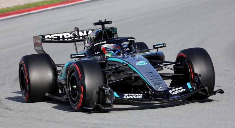 A Mercedes diktálja a tempót Barcelonában, az Aston Martin bemutatkozása délutánra várható